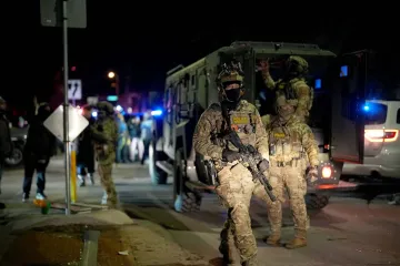 Agent pucao na mu&scaron;karca, izbio kaos na ulicama: Na ljude bacali &scaron;ok-bombe?