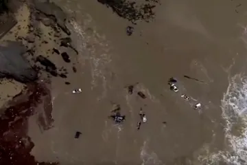 Bujične poplave pogodile australsku državu: Pogledajte snimke automobila koje nose valovi