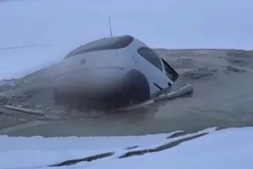 Vožnja po zaleđenom jezeru zavr&scaron;ila potopom, policija potvrdila da akterima prijeti zatvor