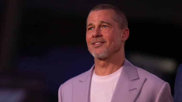 Povjerovala je da je u vezi s Bradom Pittom i provela Badnjak čekajući ga ispred zračne luke