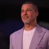 Povjerovala je da je u vezi s Bradom Pittom i provela Badnjak čekajući ga ispred zračne luke