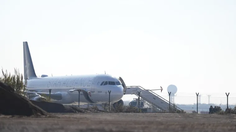Policija okružila avion zbog prijetnje o bombi: Doletio u zračnu luku u pratnji vojnih aviona