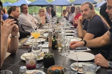 Možete li vjerovati u čijem dru&scaron;tvu je uhvaćena Kolinda? A tek kad vidite gdje ide...