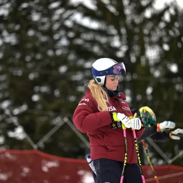 Najstarija pobjednica je malo zaboravna: Gubi opremu i moli za pomoć