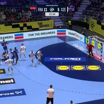 Vidjeli smo novost na ovom Euru: Pogledajte &scaron;to su morali napraviti suci nakon udarca u lice