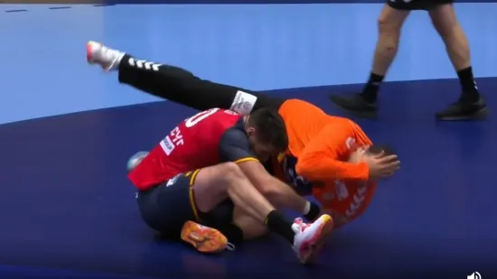 Furija je udarala svim snagama: Srpski golman dobio po nosu