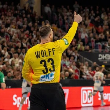 Velika 'susjedska borba': Wolff od samog početka 'ubija' Austrijance obranama