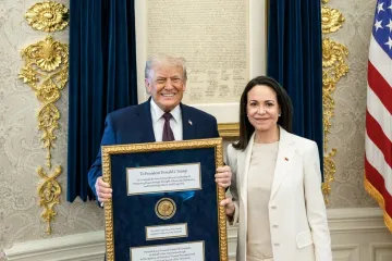 Trump konačno dobio Nobelovu nagradu za mir! 'Kakva divna gesta! Hvala ti Maria'