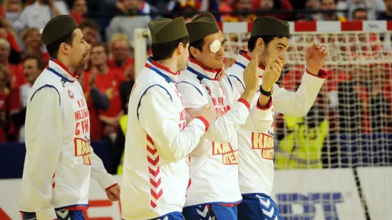 Skandal u Beogradu! Umjesto Hrvata pogodili bocom srpsku legendu: Umalo ostao bez oka