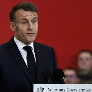 Macron do&scaron;ao pred vojnike krvavog oka, na obja&scaron;njenju bi mu i Plenković pozavidio