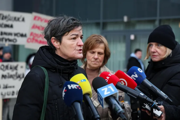 Ljudi u gas maskama stigli pred Ministarstvo u Zagrebu: 'Planiraju ih pretvoriti u klaonicu'