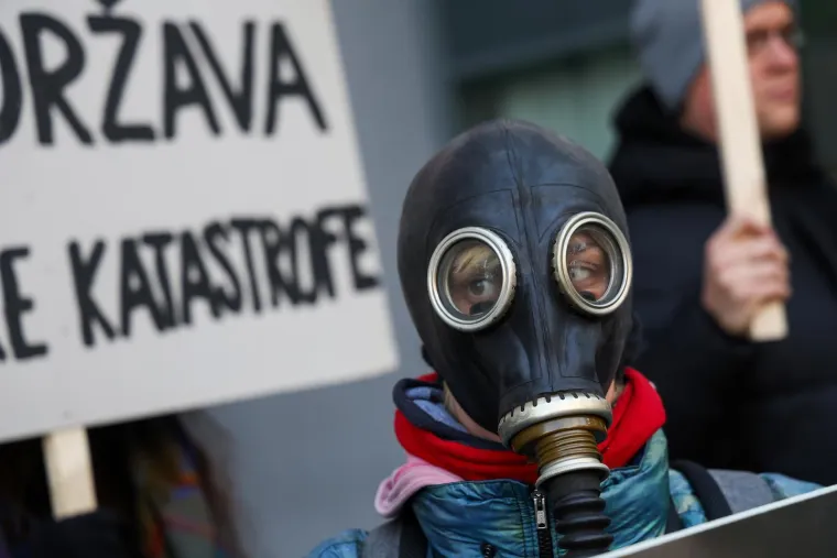 Ljudi u gas maskama stigli pred Ministarstvo u Zagrebu: 'Planiraju ih pretvoriti u klaonicu'