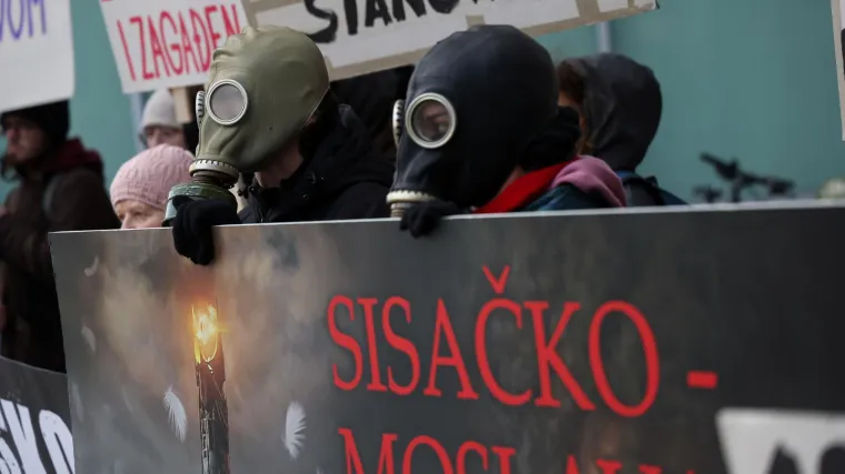 Ljudi u gas maskama stigli pred Ministarstvo u Zagrebu: 'Planiraju ih pretvoriti u klaonicu'