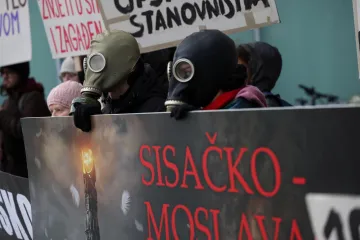 Ljudi u gas maskama stigli pred Ministarstvo u Zagrebu: 'Planiraju ih pretvoriti u klaonicu'