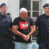 Pijan vrijeđao Hrvate pa se autom zaletio na bicikliste: 'Vukao me par metara'