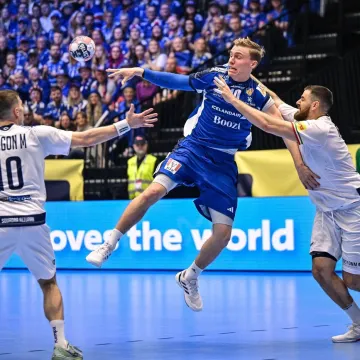 Island se dugo mučio pa konačno počeo slamati žilave Talijane