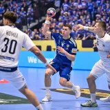 Talijani su dugo pružali čvrst otpor: Pogledajte sjajan lob Bulzaminija preko islandskog 'diva'