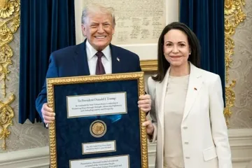 S osmijehom od uha do uha Trump se dočepao Nobela: 'I jedan i drugi su se osramotili'