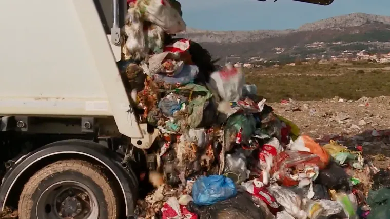Oni muku muče sa smećem, ali Ana ima rje&scaron;enje: 'Najbolje na Mars, tamo ima mjesta'