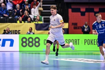 Manojlović laktom u lice &scaron;okirao gledatelje u dvorani: Suci pregledavali pa pokazali crveni