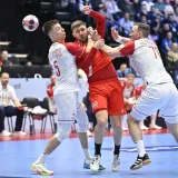 Na utakmici Mađarske i Poljske 'bitka' sve že&scaron;ća. Pogledajte isključenje Poljaka