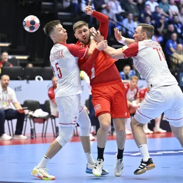 Na utakmici Mađarske i Poljske 'bitka' sve že&scaron;ća. Pogledajte isključenje Poljaka