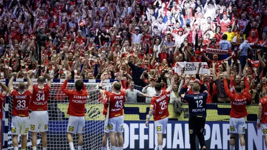 Gospođe u bojama i otkačene zastavice: Danska ima neku drugu navijačku kulturu