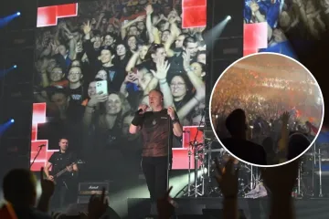 Thompson zapjevao pjesmu, cijela dvorana zagrmila, a pogledajte &scaron;to radi mu&scaron;karac na dnu snimke