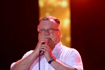 Dino Be&scaron;lić podijelio rijetku fotografiju s ocem Halidom: Pjesmom prizvao pro&scaron;la vremena