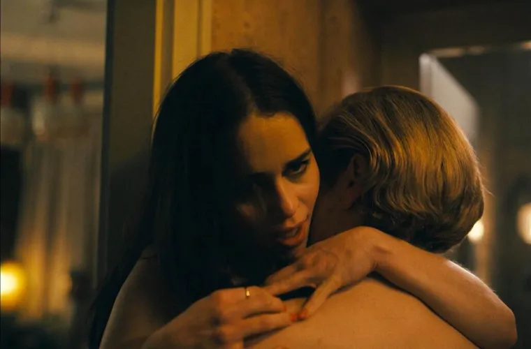 Zvijezda &lsquo;Igre prijestolja&rsquo; doživjela nezgodu snimajući 18+ scenu s trojicom: &lsquo;Vi ih ubacujte..'