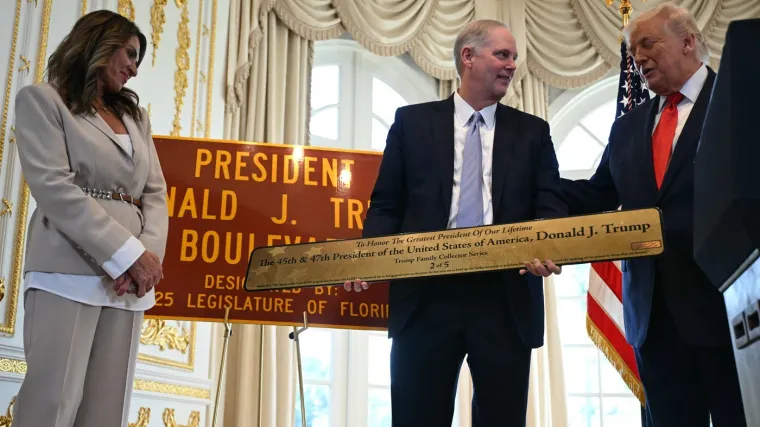 Nek se sve zove imenom mojim: Nakon Nobela Donald Trump dobio novi poklon!