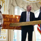 Nek se sve zove imenom mojim: Nakon Nobela Donald Trump dobio novi poklon!