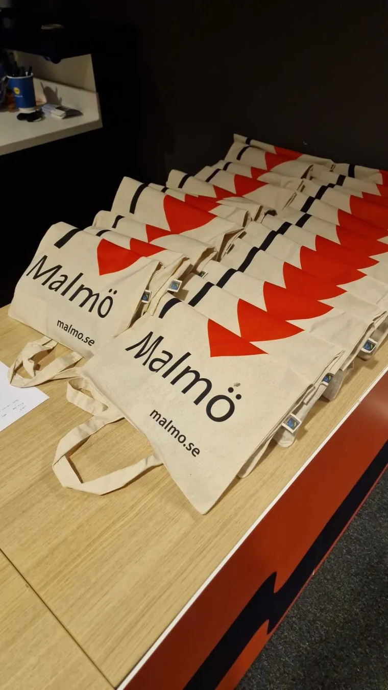 Jesmo li s istog kontinenta? Ovako se u &Scaron;vedskoj radi na održavanju dvorane prije utakmice