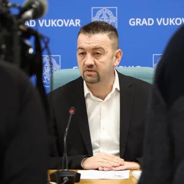 Blagajna Vukovara ostala prazna nakon Penave: Pavliček smanjuje plaće i ukida tople obroke u vrtićima