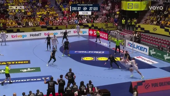 Ovo je bilo bolno! Srna dobio nezgodan udarac u lice dok se lomi utakmica