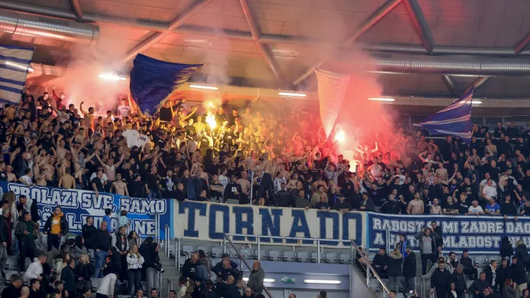 Zaiskrilo u Zadru: Navijači Tornada u&scaron;li u verbalni sukob s delegacijom Crvene zvezde