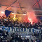 Zaiskrilo u Zadru: Navijači Tornada u&scaron;li u verbalni sukob s delegacijom Crvene zvezde