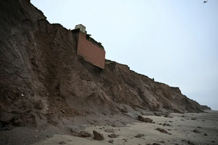 Nuklearni bunker visi s litice, uskoro će se uru&scaron;iti? 'Ostalo mu je samo nekoliko dana'