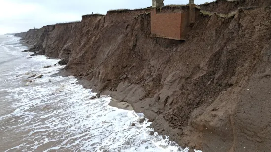 Nuklearni bunker visi s litice, uskoro će se uru&scaron;iti? 'Ostalo mu je samo nekoliko dana'
