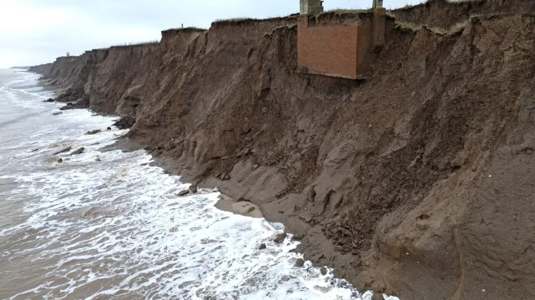 Nuklearni bunker visi s litice, uskoro će se uru&scaron;iti? 'Ostalo mu je samo nekoliko dana'