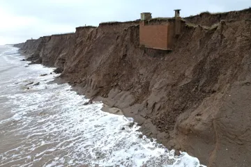 Nuklearni bunker visi s litice, uskoro će se uru&scaron;iti? 'Ostalo mu je samo nekoliko dana'