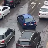 Muke po paralelnom parkiranju: Nespretna vozačica paralizirala promet u dijelu grada