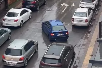 Muke po paralelnom parkiranju: Nespretna vozačica paralizirala promet u dijelu grada