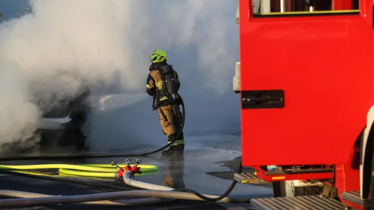 Zapalio odjeću u stanu u Splitu, prkosio policajcima. Poku&scaron;ao zapaliti i oca