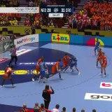 Debitant prelomio utakmicu i gurnuo Hrvatsku prema pobjedi u ključnoj utakmici