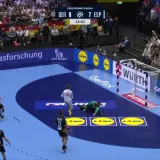 Gledamo i ne vjerujemo: Pazite kakva čuda izvodi njemački golman