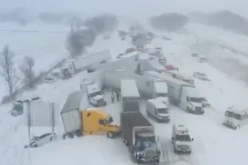 Kaos zbog snijega na cesti: U stravičnom lančanom sudaru sudjelovalo 100 vozila, pojavile se snimke