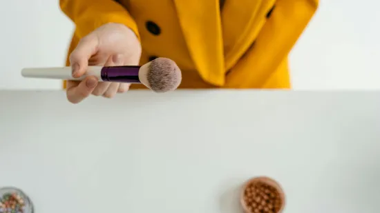 Kako pravilno čistiti četkice za &scaron;minku: Detaljan vodič za brigu o priboru i zdravlju kože