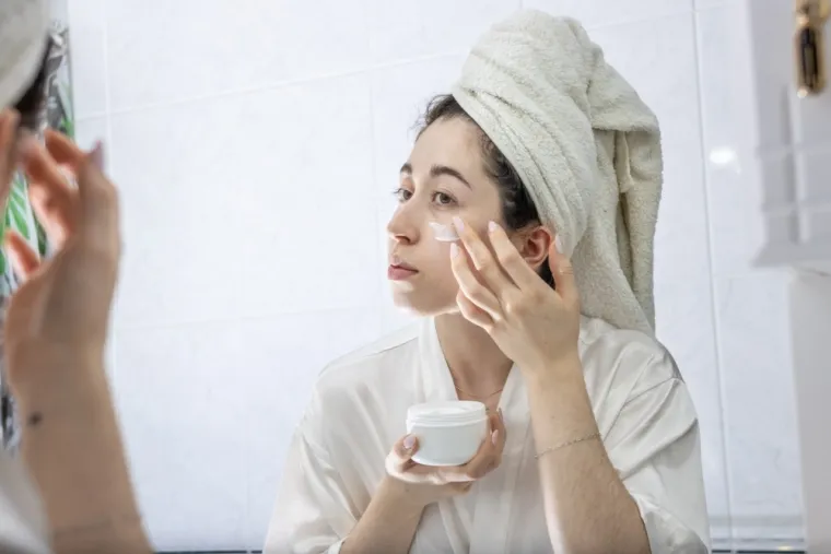 Nemojte zaboraviti na njegu oko očiju: Dermatolozi otkrivaju koliko je krema učinkovita