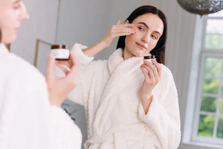 Nemojte zaboraviti na njegu oko očiju: Dermatolozi otkrivaju koliko je krema učinkovita